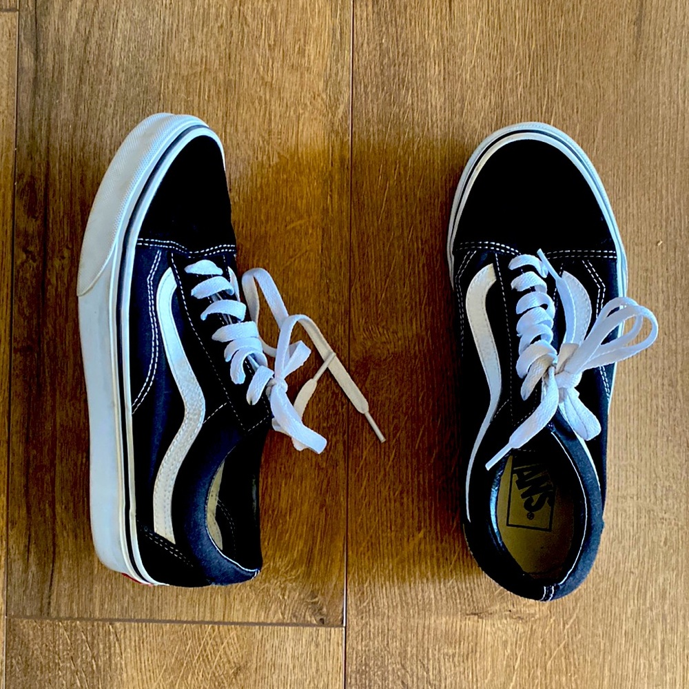 Lightly worn Vans women’s tennis shoes